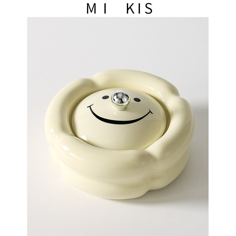 Light luxury and high-end feeling, home living room, anti fly ash with lid, office, high-end and atmospheric level, ceramic creative ashtray