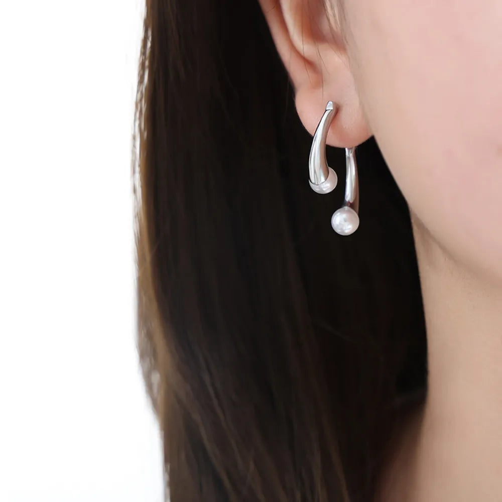 Elegant split design with high gloss pearl inlay simple titanium steel gold-plated earrings