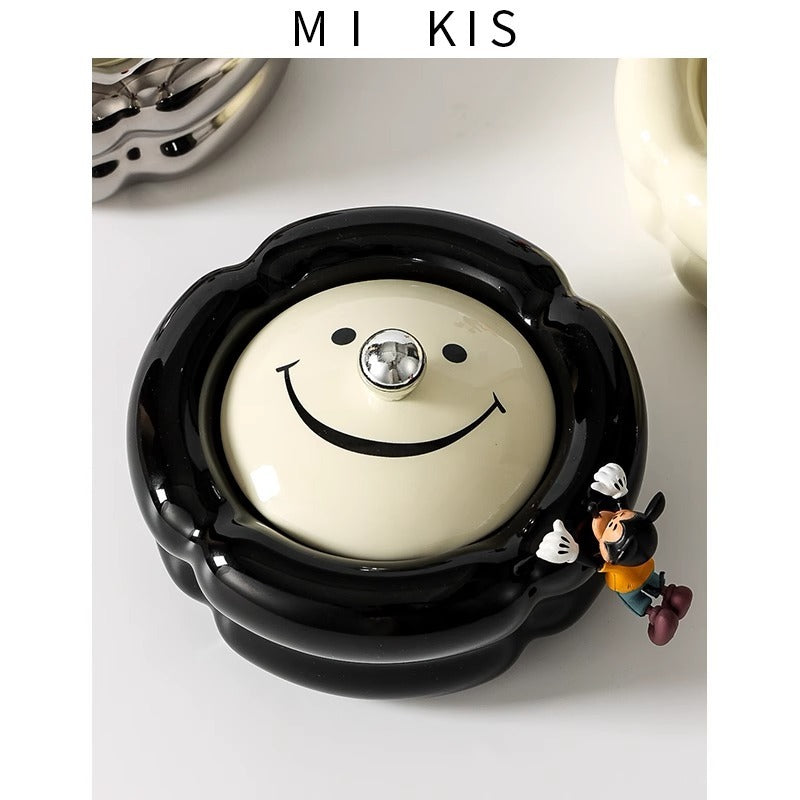 Light luxury and high-end feeling, home living room, anti fly ash with lid, office, high-end and atmospheric level, ceramic creative ashtray