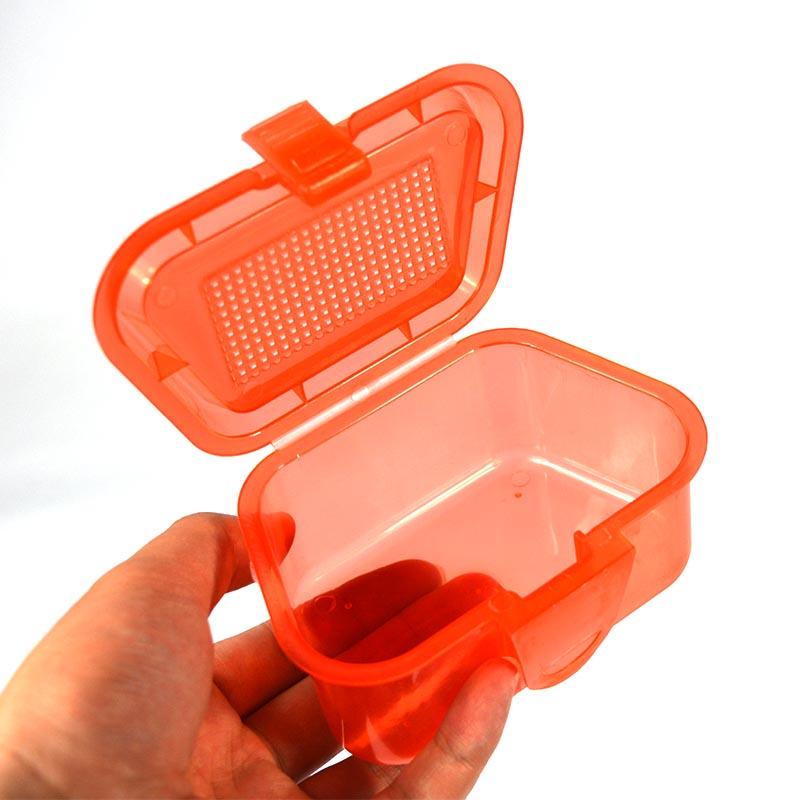 LEO Breathable Plastic Fishing Live Bait Storage Box Earthworm Bloodworms Bait Container