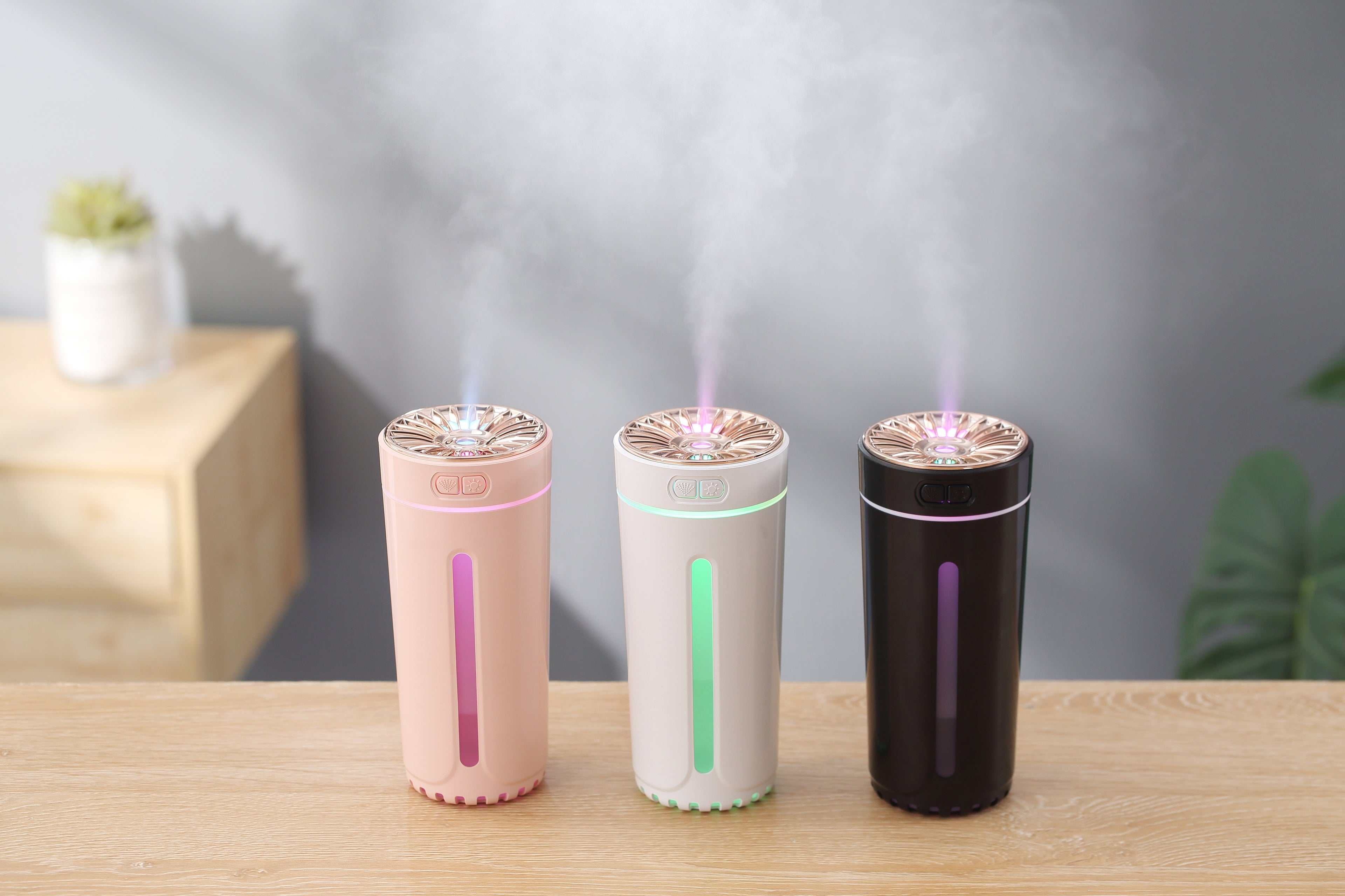 New small large fog volume silent portable usb car aromatherapy phantom cup colorful night light car humidifier