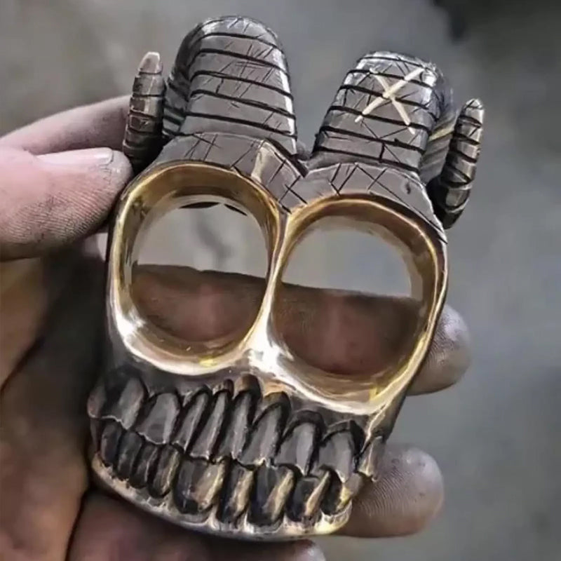 Retro - Luxury Sheep Horns Knuckle Ring: A Vintage Ram Horn Skull - inspired Knuckle Duster Ring, Ideal for Motorcyclists and Ro