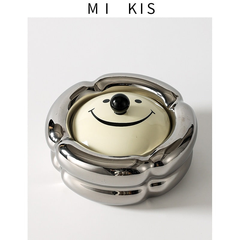 Light luxury and high-end feeling, home living room, anti fly ash with lid, office, high-end and atmospheric level, ceramic creative ashtray