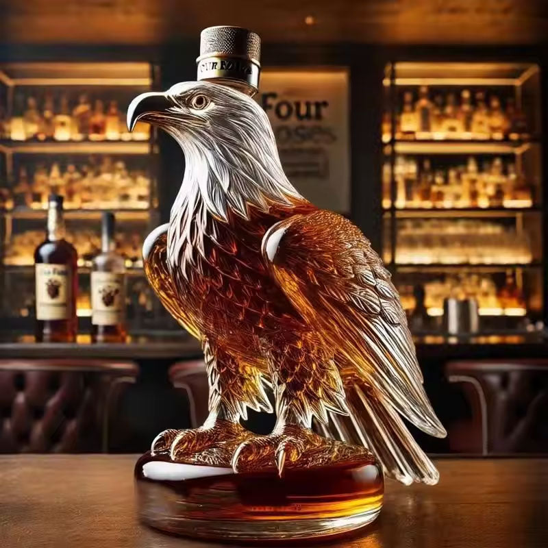 Small Eagle - shaped Whiskey Decanter. Ideal for Dad or Husband. Exquisite Glass Bottle, Perfect for Holiday Home Decor