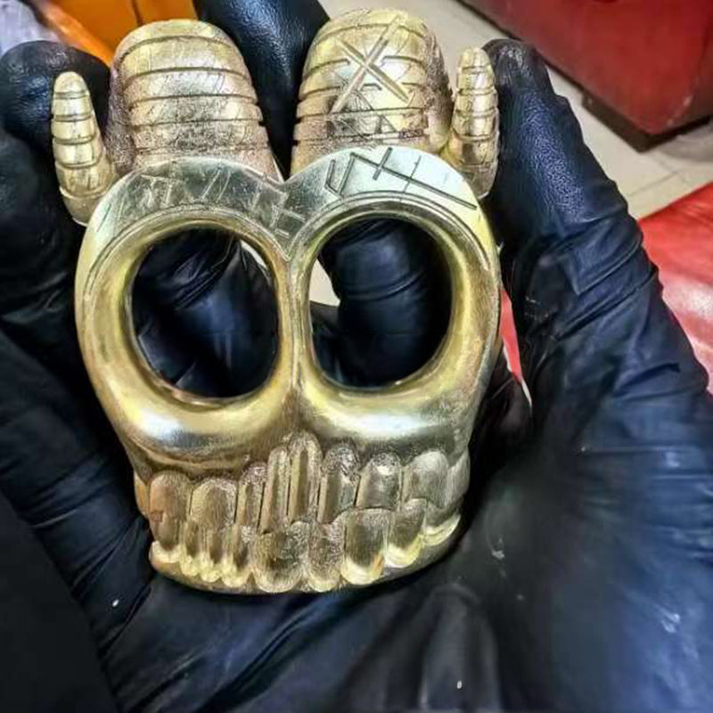 Retro - Luxury Sheep Horns Knuckle Ring: A Vintage Ram Horn Skull - inspired Knuckle Duster Ring, Ideal for Motorcyclists and Ro